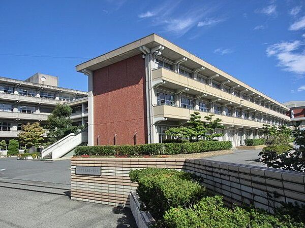 尾西第一中学校 1700m