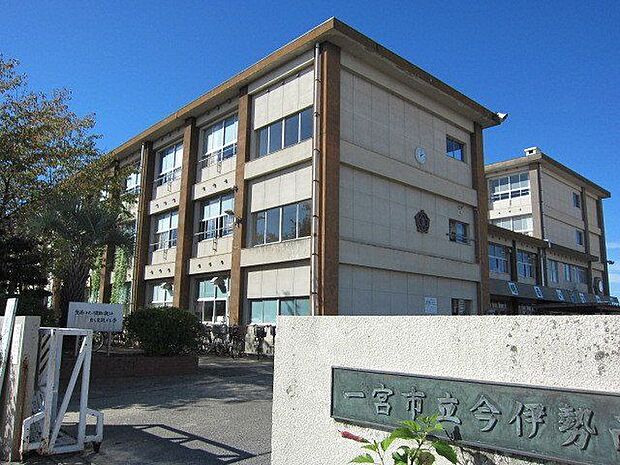 今伊勢西小学校 300m