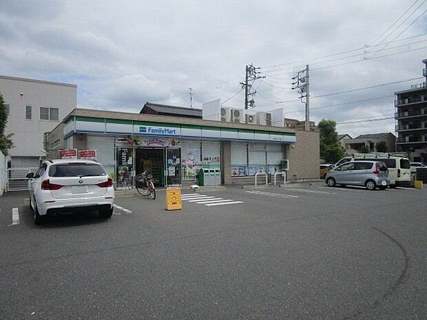 ファミリーマート 一宮平和二丁目店 380m