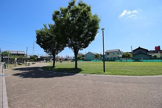 篭屋公園 550m
