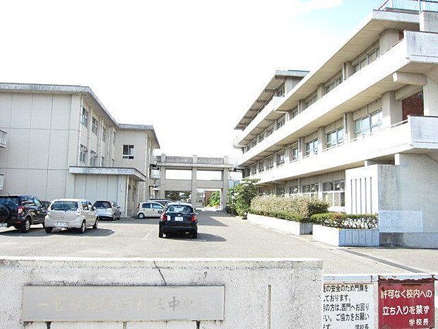 尾西第三中学校 850m