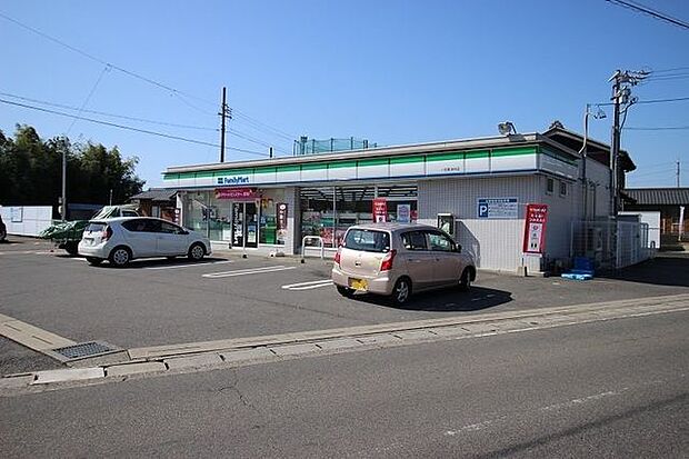 ファミリーマート 一宮東浅井店 790m