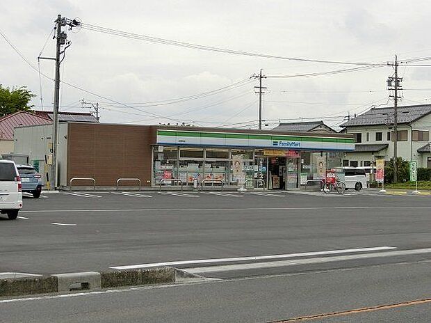 ファミリーマート一宮開明店 530m