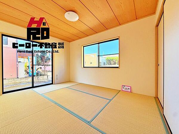 急な来客があっても、客間としてお使いいただけるので安心♪お子様の安全な遊び場としても大活躍♪いつでもゴロゴロできますし、家でゆっくりと過ごしたい人にはぴったりの和室です！