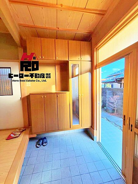 初めての家購入は大きな決断。ヒーロー不動産は、住宅ローン相談から物件探し、契約まで全プロセスを手厚くサポートし、お客様の不安や疑問を解消します。理想の住まい実現に向けた具体的なサポートをご紹介します。