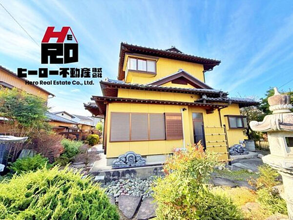 憧れの広い庭付きの物件です！敷地も大きく、南むきで日当たり良好です！