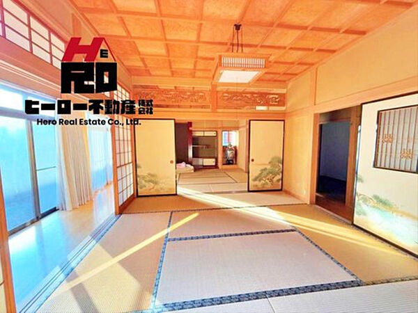 家族みんなが爽やかに健やかに過ごせるように、溢れる光をたっぷり取り込んだ室内。集いの場、憩いの場としての快適性を求めたやすらぎの空間です。