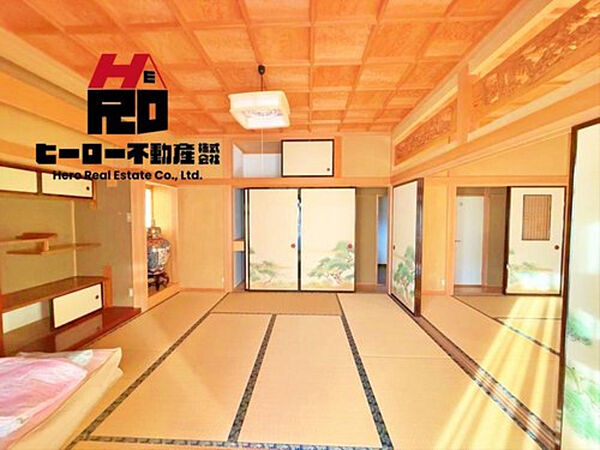 一日の疲れを癒やす落ち着いた和室。日当たりも良く気持ちが良い空間です♪　