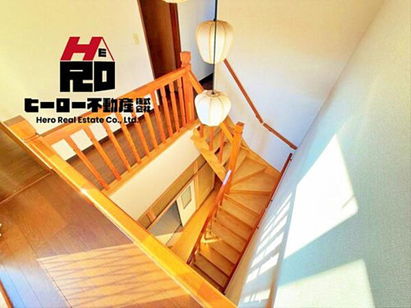 明るく開放感のある２F廊下部分。是非現地でご体感ください。