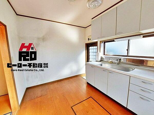 キッチンから直接出入りできる、便利な勝手口付き。