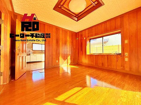 空気感という居心地の良いＢＧＭは、暮らしのステージを彩り、心のやすらぎと満足感を与えてくれます。通風と採光を考慮した設計は地域の鼓動を感じ、お寛ぎ頂くことが可能です。