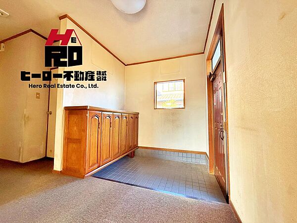 新築戸建て購入では、立地・建物・支払い計画などの確認が重要です。物件の利便性や子育て環境などライフスタイルに合った住まいを選ぶことが大切です。弊社はお客様の理想の住まい探しを全力でサポートします。