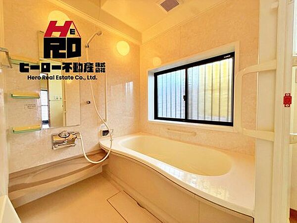 1日の疲れを取り心身を癒すことができる住まいの中のリラクゼーション空間、リラックスできるようシックなカラーで時を忘れるほどのんびりできる空間に。