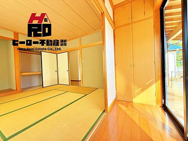 大きな窓からたっぷりと陽光が注がれる明るい空間。家族の成長に対応できる永住仕様の間取り。一日の疲れをいやしてくれる主寝室。時を忘れて過ごす場所として過ごせるお部屋です。