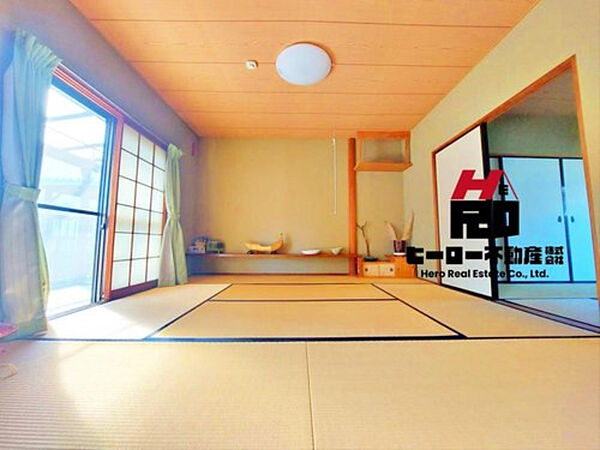 風通しの良い明るい和室です。お客様のおもてなし空間としてもお使いいただけます。