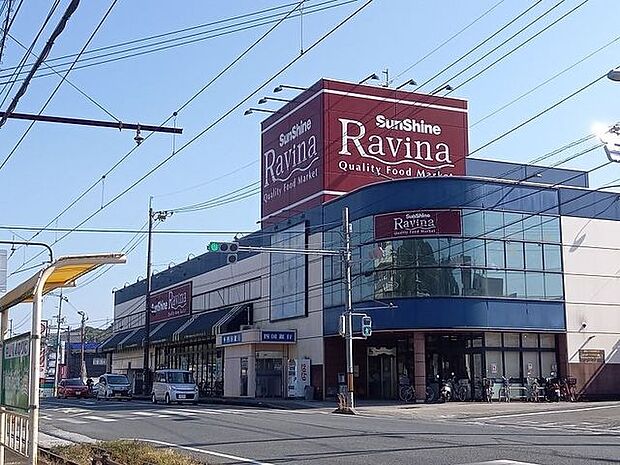 サンシャイン ラヴィーナ店 230m