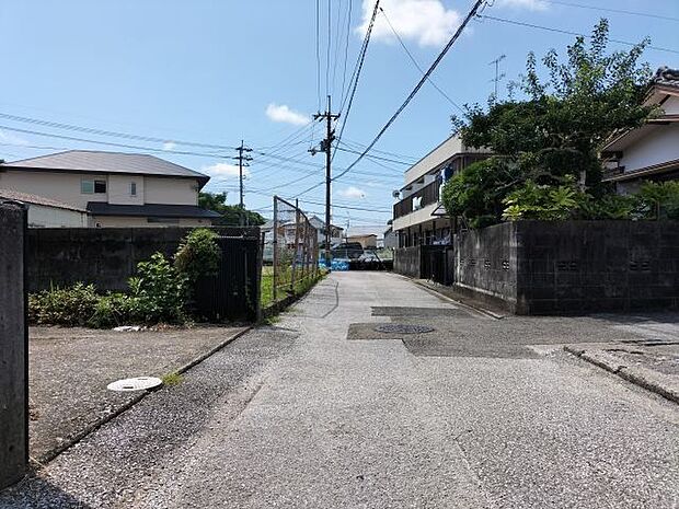 西側道路 北から南方向