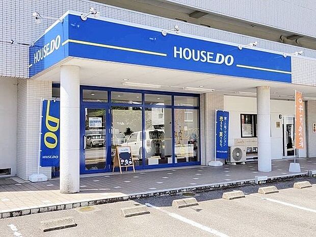 アパート1階にある、青色の【HOUSEDO】の看板が目印です☆