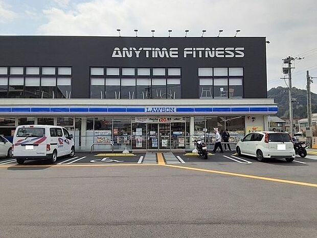 ローソン高知神田北店 750m