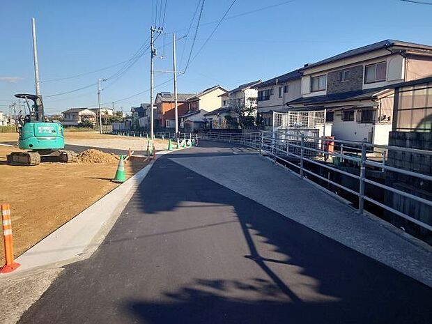 南側道路 西から東方向