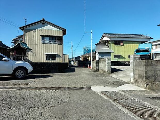 南側道路 東から西方向