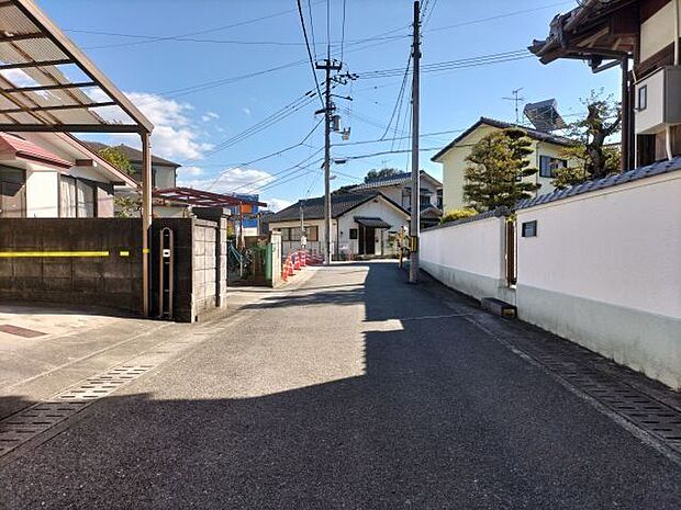 西側道路 北から南方向