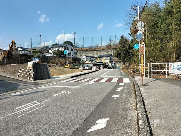 東側道路 南から北方向
