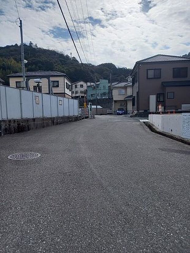 東側道路 北から南