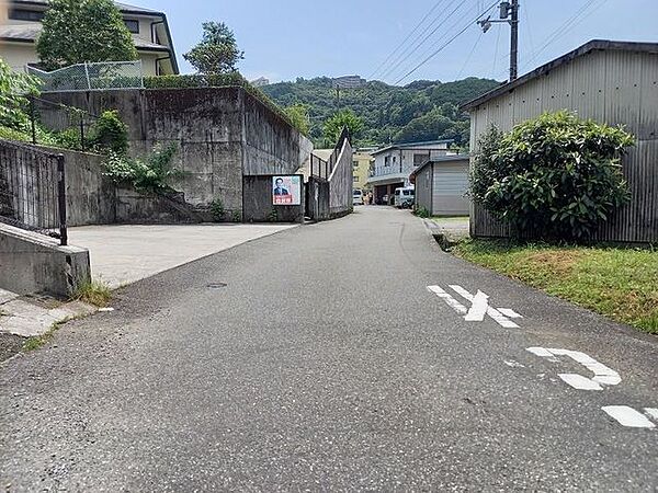 南側道路　西から東