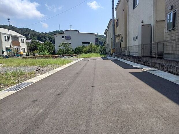 南側道路　西から東