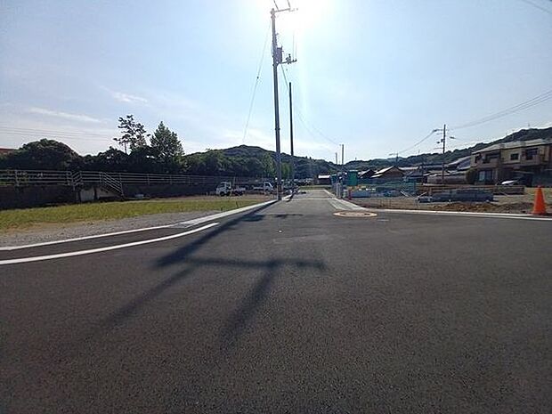 南側道路　東から西