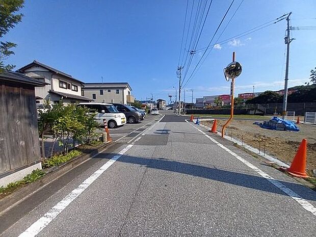 東側道路　北から南