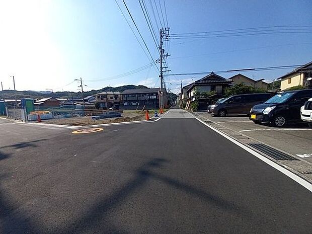 東側道路　南から北