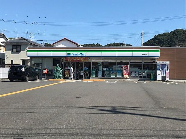 ファミリーマート高知瀬戸店 450m