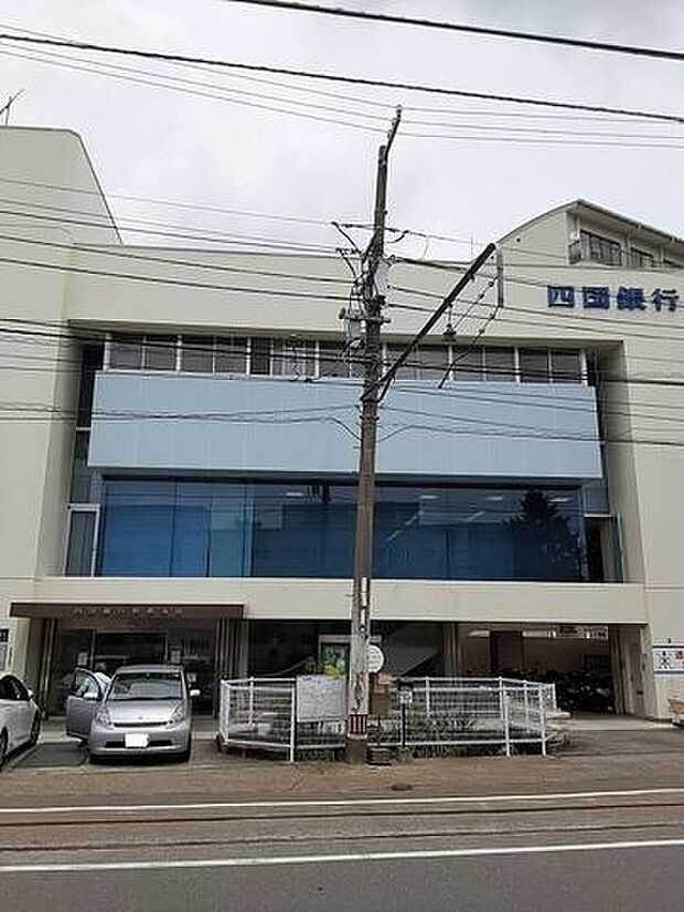 四国銀行 朝倉支店 600m