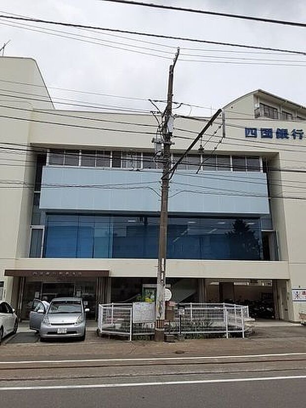 四国銀行 朝倉支店 3200m