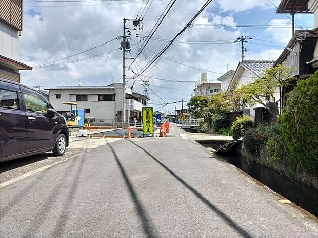 南側道路 西から東方向