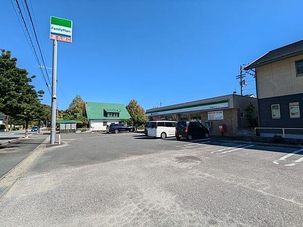 ファミリーマート 高知蒔絵台店 2400m