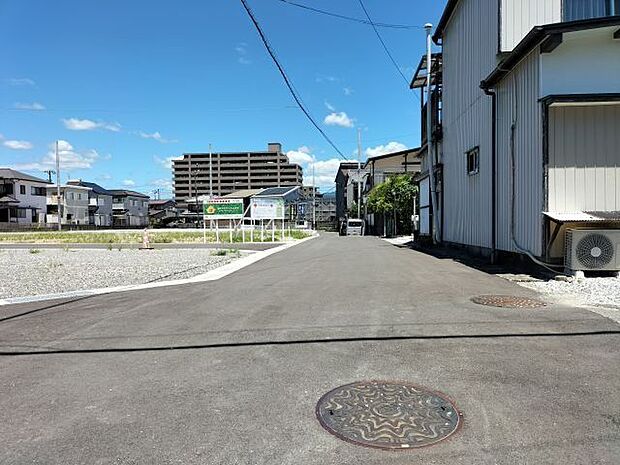 東側道路 南から北方向
