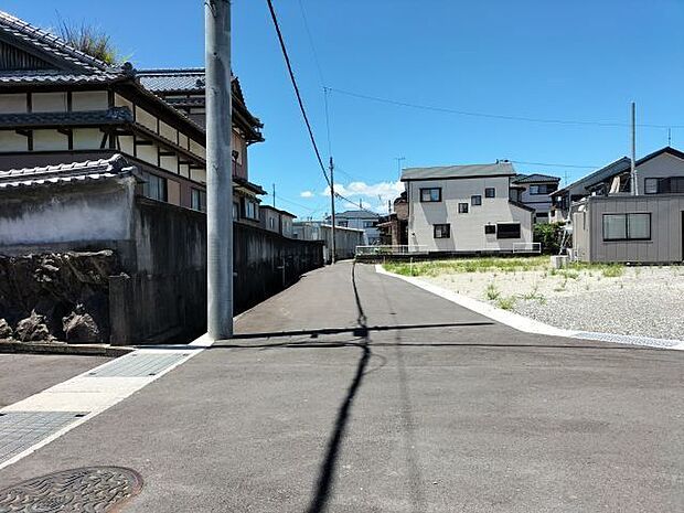 南側道路 東から西方向