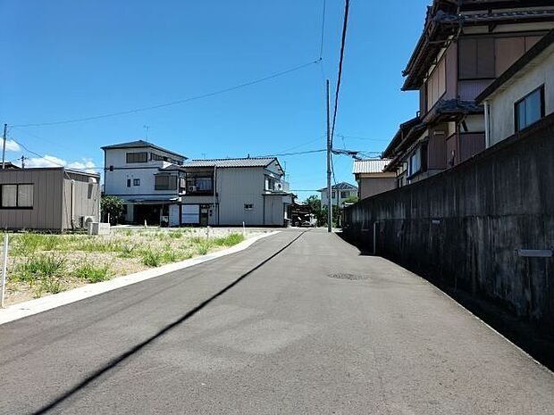 南側道路 西から東方向