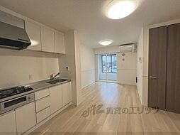 アビタシオンキャトル 102 1階1LDKのリビング/ダイニング