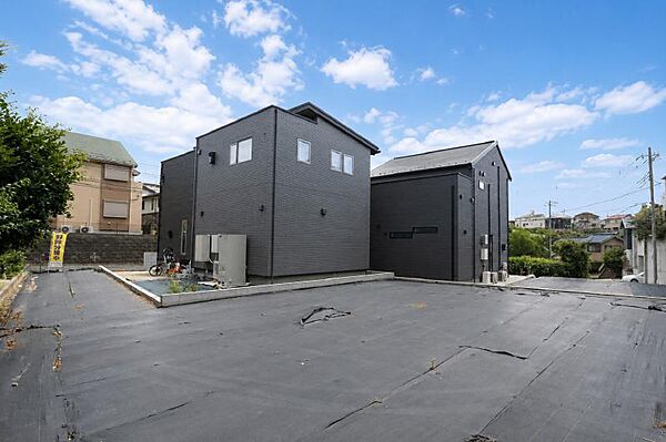建築条件がないため、お好きなハウスメーカーや工務店で建築可能です。相鉄いずみ野線「緑園都市」駅徒歩13分、「弥生台」駅徒歩14分の2駅が利用でき、通勤・通学にも便利。