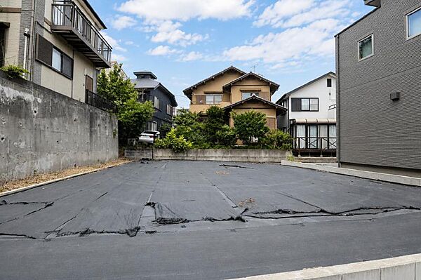 建築条件がないため、お好きなハウスメーカーや工務店で建築可能です。相鉄いずみ野線「緑園都市」駅徒歩13分、「弥生台」駅徒歩14分の2駅が利用でき、通勤・通学にも便利。
