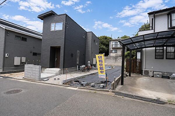 約58.25坪の広々敷地！ゆとりある敷地で、駐車スペースや広いリビング、庭のある住まいなど、ご家族の希望に合わせたプランを検討できます。