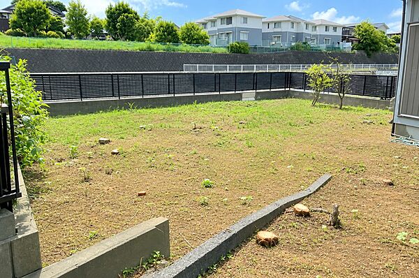 お庭ではガーデニングや休日にはBBQやお子様とのキャッチボールなどご家族との時間も楽しめます。