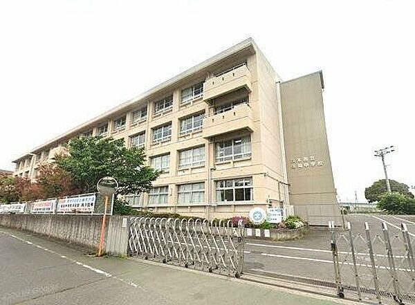 厚木市立依知中学校 徒歩4分。 300m