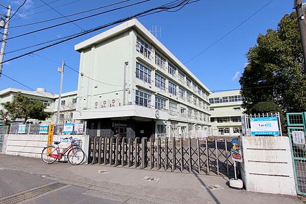 厚木市立清水小学校 徒歩14分。 1090m