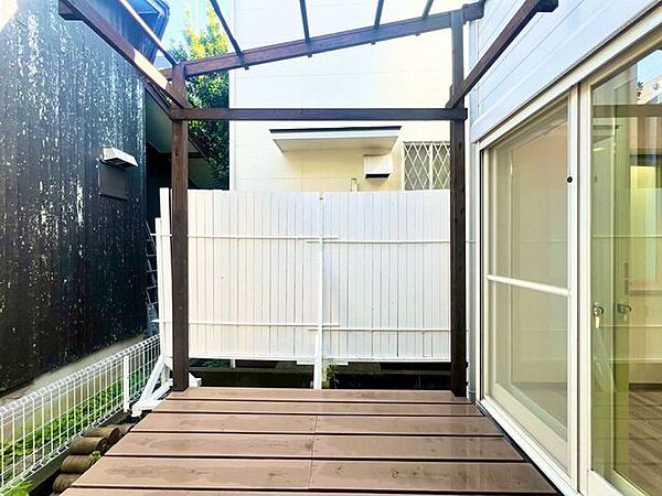 南向きでリビングに2方向面しており、使い勝手が良いです♪