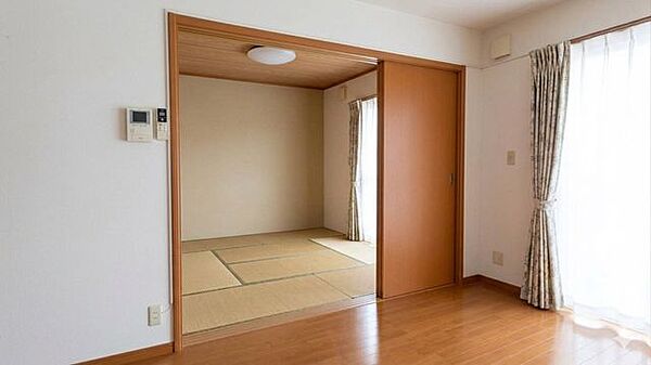 家具はAIにて削除しています
